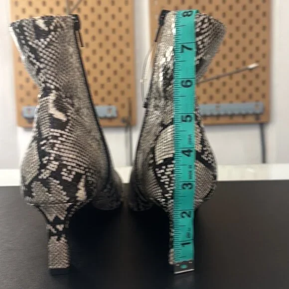 Steve Madden Women Kapital Snakeskin Print Kitten Heel Boots,Sz 8 (M),Disclaimer - Picture 14 of 15
